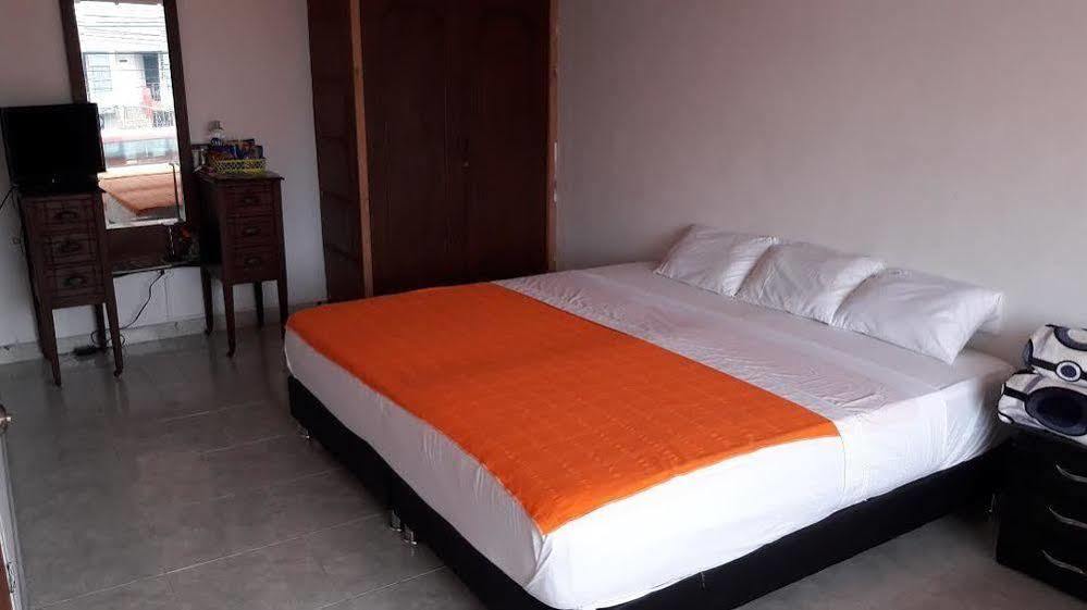 Hostal Deluxe Santander Manizales Eksteriør billede