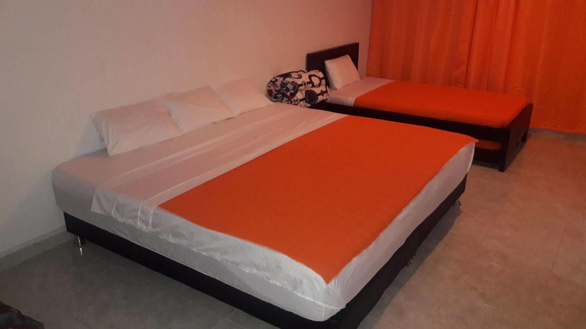 Hostal Deluxe Santander Manizales Eksteriør billede